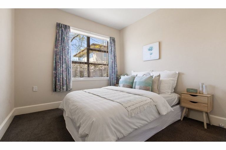 Photo of property in 90 Opawa Road, Opawa, Christchurch, 8023