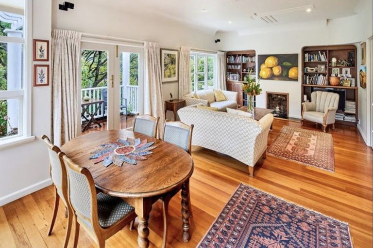 Photo of property in 11 Kinross Street, Kelburn, Wellington, 6012