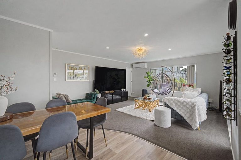 Photo of property in 2/24 Mcquarrie Avenue, Wattle Downs, Auckland, 2103