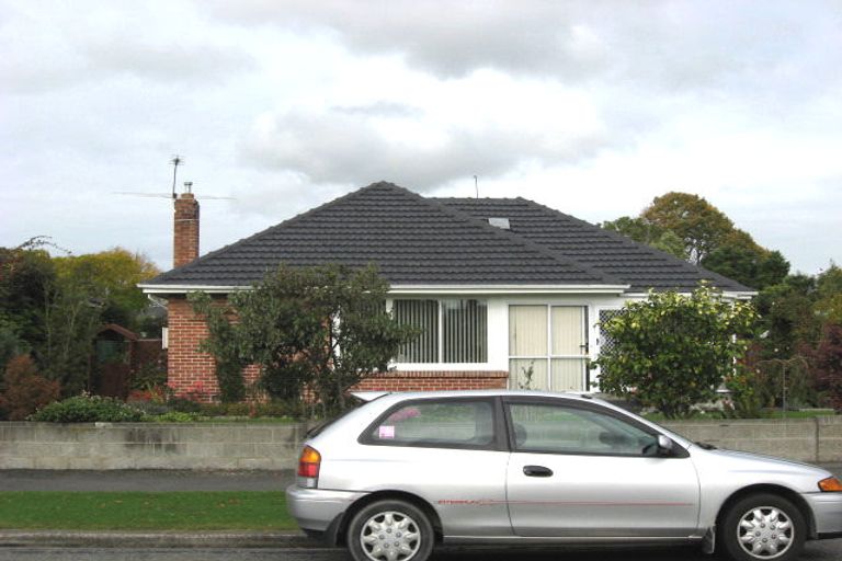 Photo of property in 12 Winters Road, Redwood, Christchurch, 8051