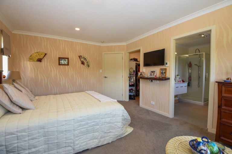 Photo of property in 5 Tararua Crescent, Carterton, 5713