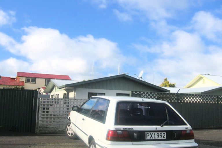 Photo of property in 53 Shamrock Street, Takaro, Palmerston North, 4412