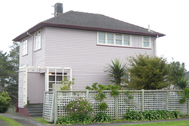 Photo of property in 19 Wrantage Street, Westown, New Plymouth, 4310