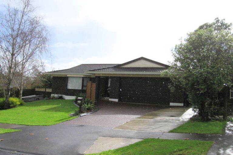 Photo of property in 62 Kurnell Drive, Botany Downs, Auckland, 2010