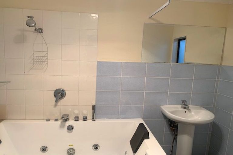 Photo of property in 33a Springs Road, Parakai, 0830