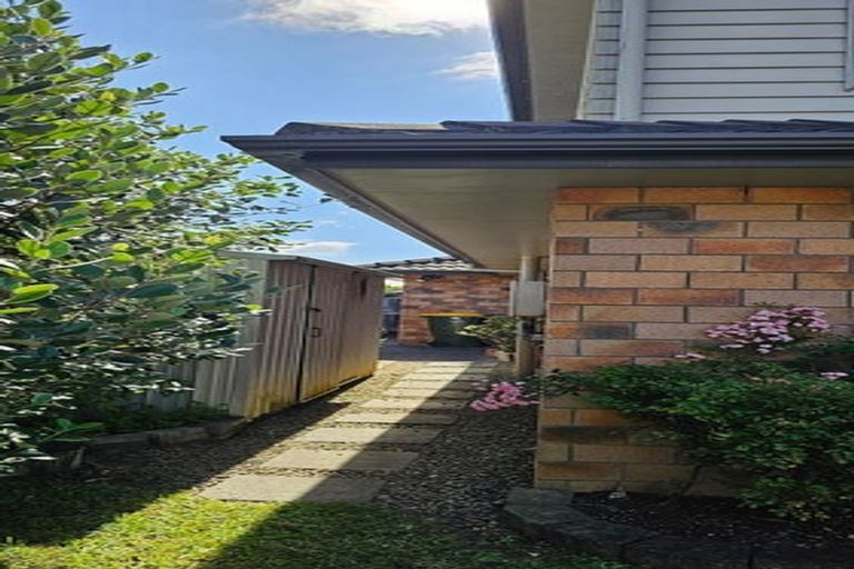 Photo of property in 4 Oswald Close, Flat Bush, Auckland, 2016
