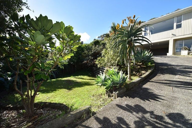 Photo of property in 24 Domain Crescent, Muriwai, Waimauku, 0881