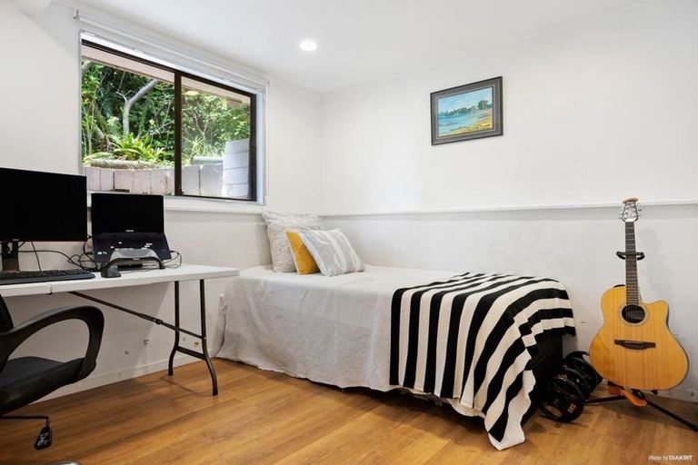 Photo of property in 9 Kingussie Place, Highland Park, Auckland, 2010