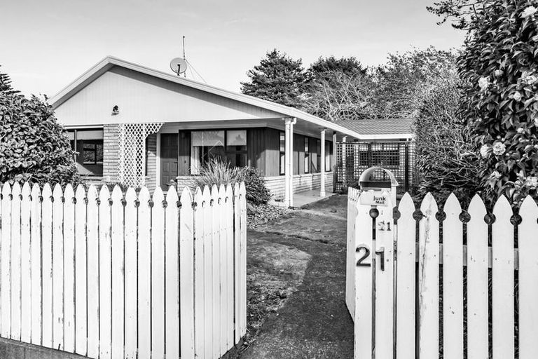 Photo of property in 21 High Street, Hawera, 4610
