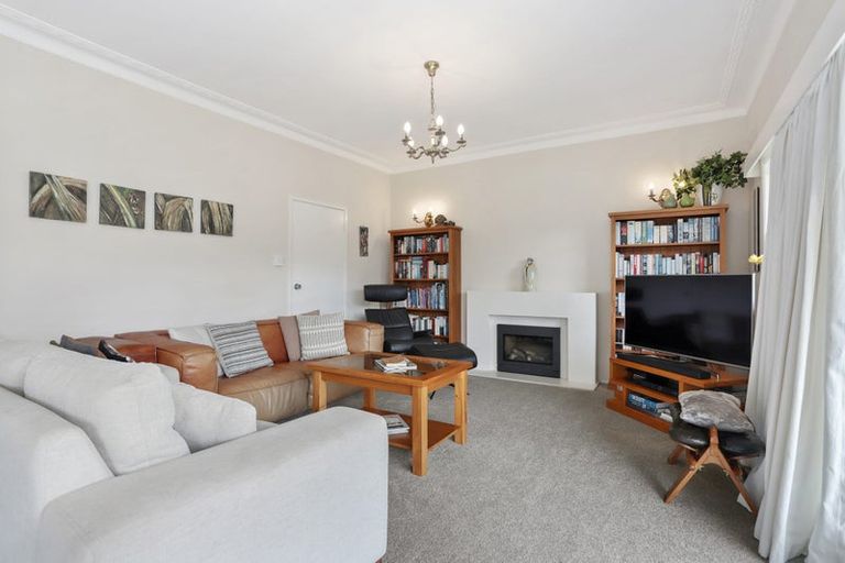 Photo of property in 16 Selwyn Avenue, Glen Eden, Auckland, 0602