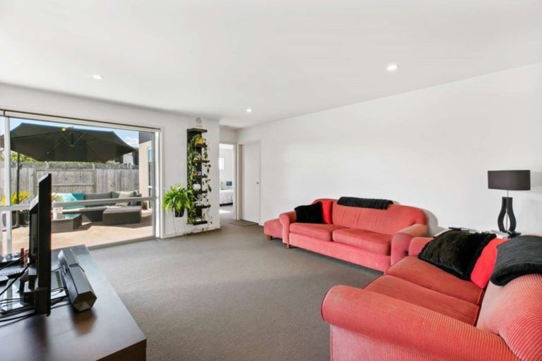 Photo of property in 15 Coutts Street, Papamoa Beach, Papamoa, 3118