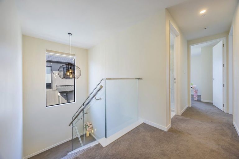 Photo of property in 16 Cara Avenue, Kumeu, 0810