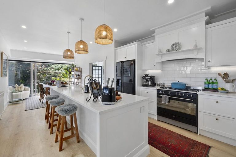 Photo of property in 8 Dorset Avenue, Westown, New Plymouth, 4310