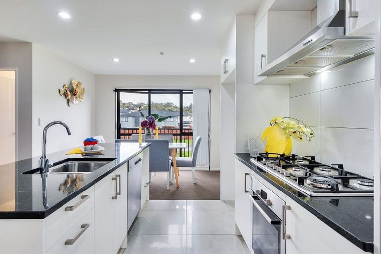 Photo of property in 23/5 Perekia Street, Albany, Auckland, 0632