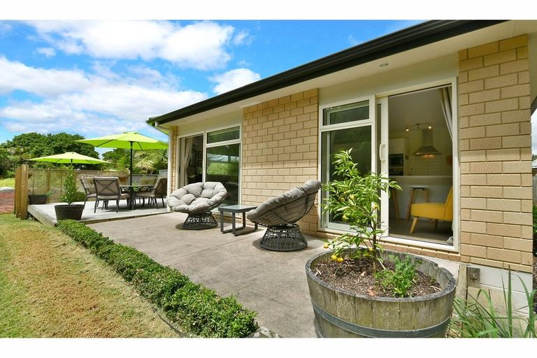 Photo of property in 23 Annalise Place, Orewa, 0931