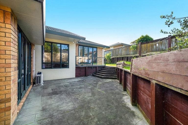 Photo of property in 13 De Havilland Drive, Goodwood Heights, Auckland, 2105