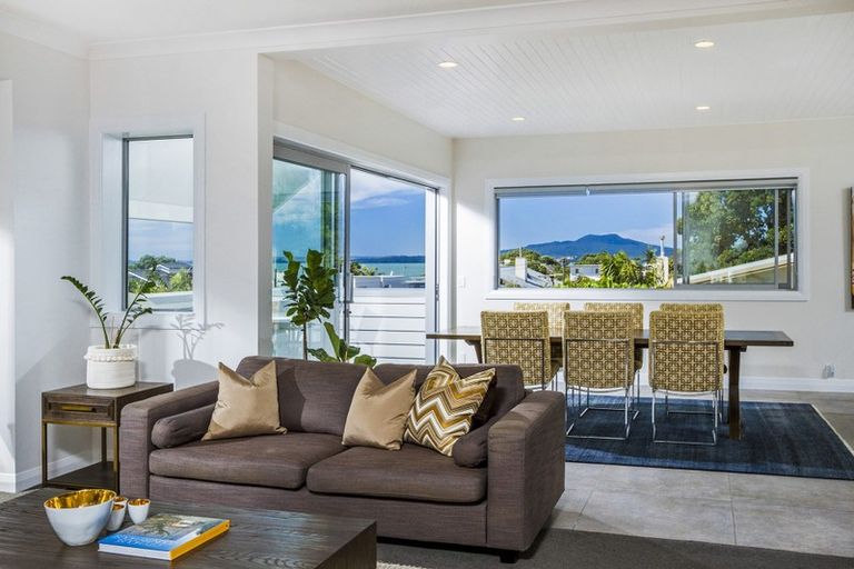 Photo of property in 17 Ocean View Road, Milford, Auckland, 0620