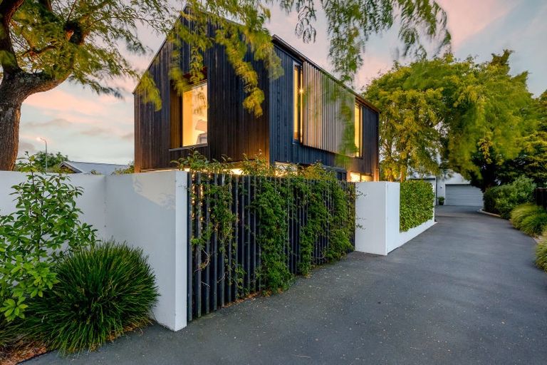 Photo of property in 74 Merivale Lane, Merivale, Christchurch, 8014