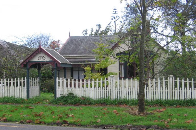 Photo of property in 749 Swanson Road, Swanson, Auckland, 0612