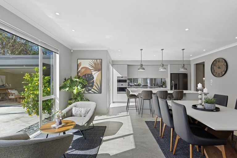 Photo of property in 90 Memorial Avenue, Ilam, Christchurch, 8053