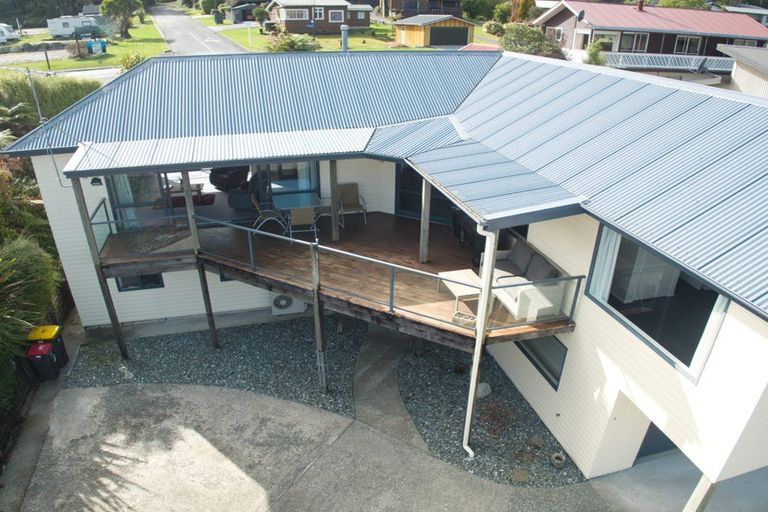 Photo of property in 9 Ranui Place, Moana, 7872