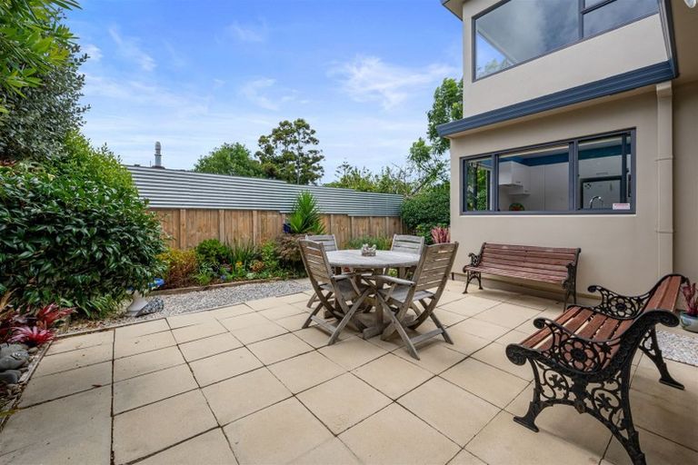 Photo of property in 2/95 Sylvan Avenue, Northcote, Auckland, 0627