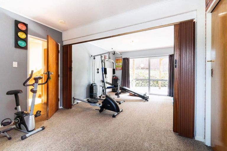 Photo of property in 116 Taylor Terrace, Tawa, Wellington, 5028