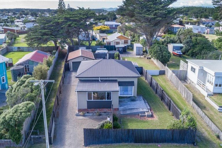 Photo of property in 11a Rangitane Street, Himatangi Beach, Foxton, 4891