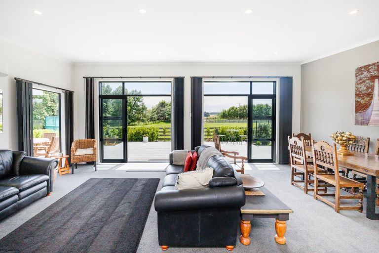 Photo of property in 567 Lethbridge Road, Halcombe, 4775