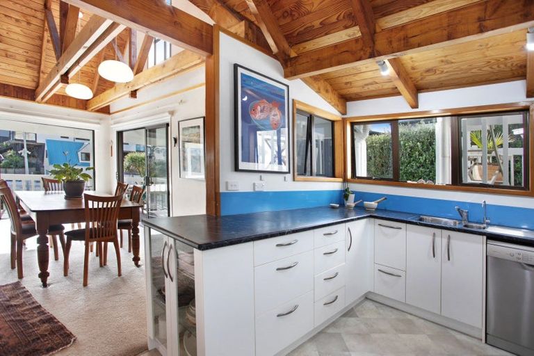 Photo of property in 21 Du Fresne Place, Russell, 0202