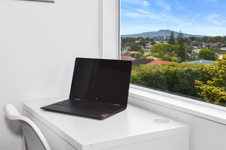 Photo of property in 1/35 Forrest Hill Road, Milford, Auckland, 0620