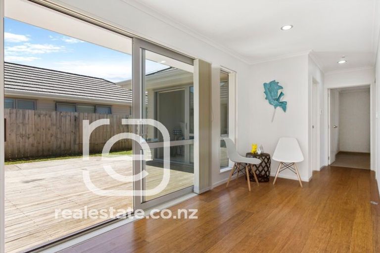 Photo of property in 33 Whekau Drive, Takanini, 2112