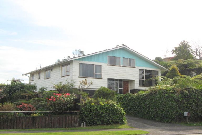Photo of property in 142 Govett Avenue, Frankleigh Park, New Plymouth, 4310