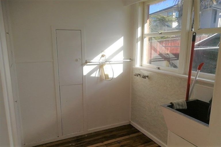 Photo of property in 2/1 Edgeworth Road, Glenfield, Auckland, 0629