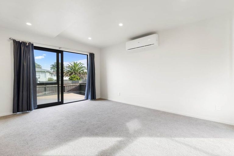 Photo of property in 52a Convair Crescent, Mangere, Auckland, 2022