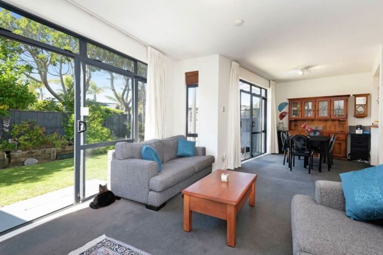 Photo of property in 2/2 Armoy Drive, East Tamaki, Auckland, 2016