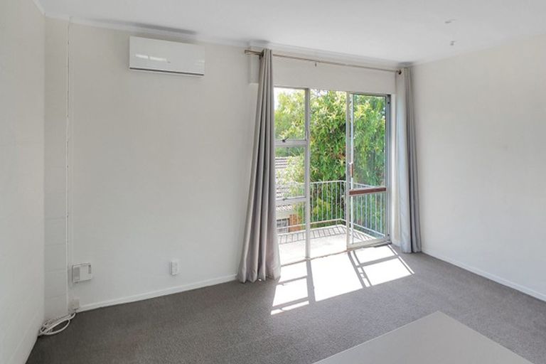 Photo of property in 15 Queen Mary Avenue, New Lynn, Auckland, 0600