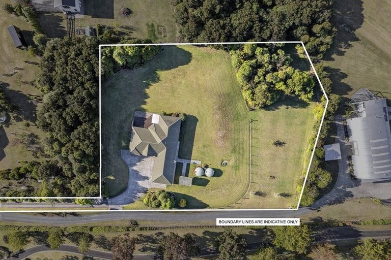 Photo of property in 70a Shaw Road, Oratia, Auckland, 0604