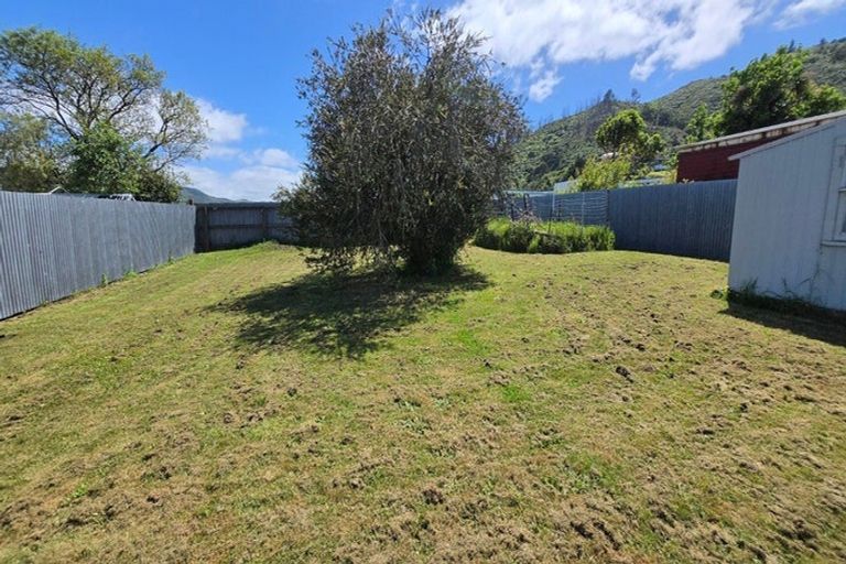 Photo of property in 15 Wright Street, Wainuiomata, Lower Hutt, 5014