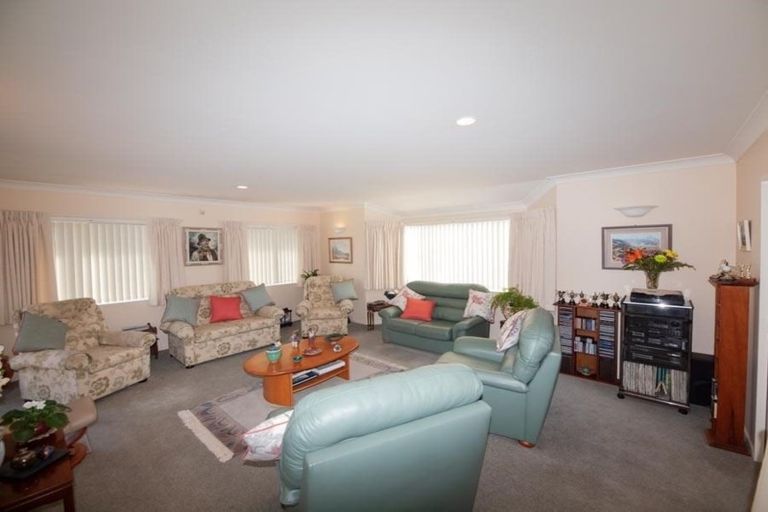 Photo of property in 7 Eastcott Grove, Churton Park, Wellington, 6037