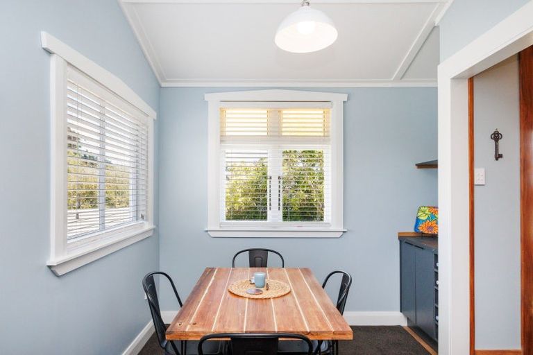 Photo of property in 28 Thames Street, Rongotea, 4476