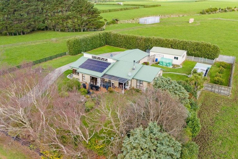 Photo of property in 2227 Skeet Road, Auroa, Hawera, 4678