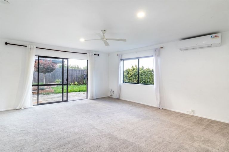 Photo of property in 3 Zeralto Lane, Mount Roskill, Auckland, 1041