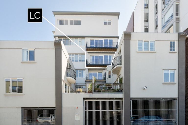 Photo of property in De Vere Apartments, 10/23 Tennyson Street, Te Aro, Wellington, 6011