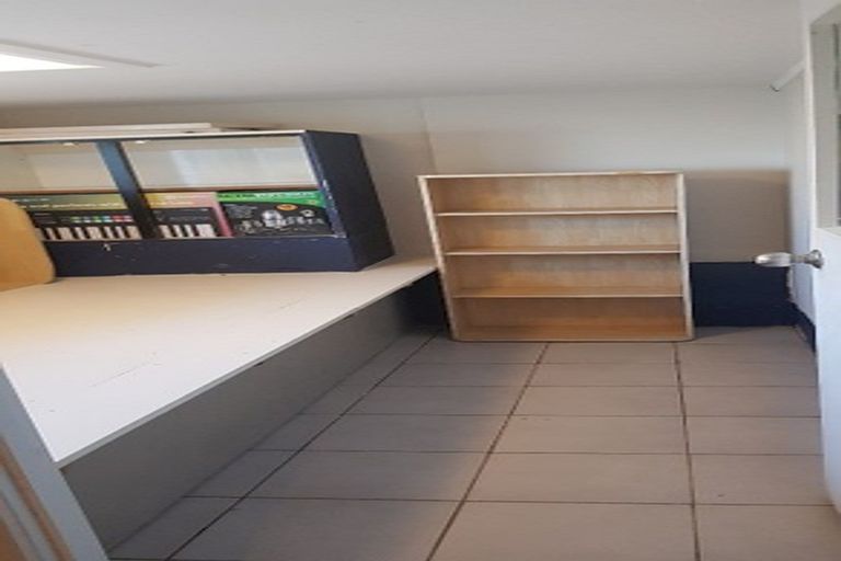 Photo of property in 89 East Coast Road, Castor Bay, Auckland, 0620