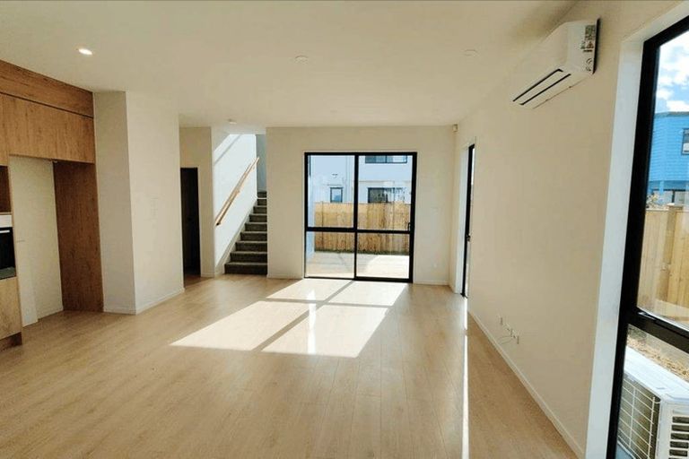 Photo of property in 5 Tumu Road, Papakura, 2110