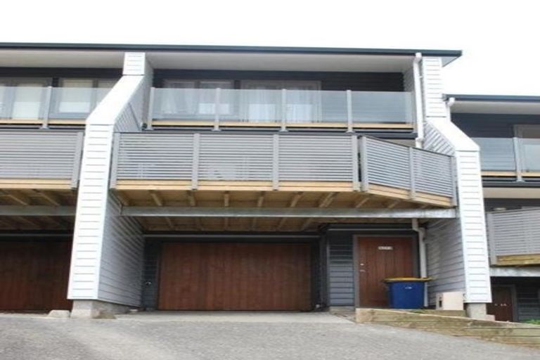 Photo of property in 3/11 Pannill Place, Oteha, Auckland, 0632