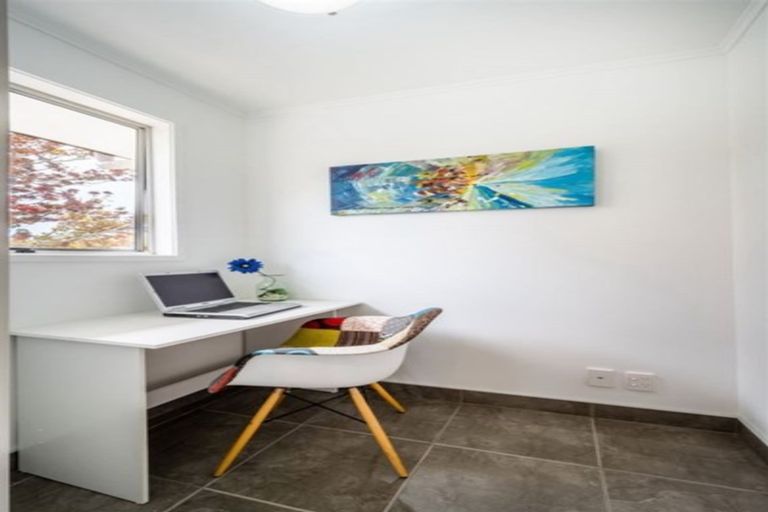 Photo of property in 9 Juniper Road, Sunnynook, Auckland, 0620