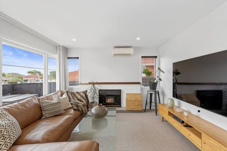 Photo of property in 3b Paton Avenue, Te Atatu South, Auckland, 0610