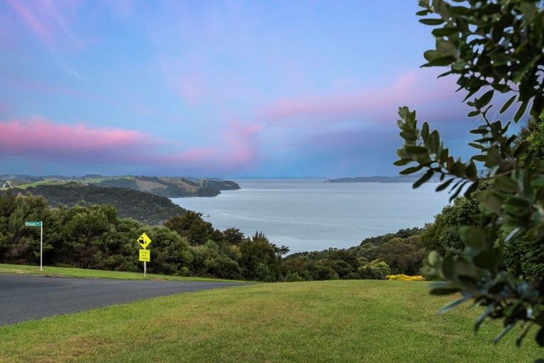 Photo of property in 8 Kotare Place, Sandspit, Warkworth, 0982